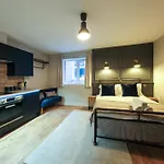 The Willow - Studio 28